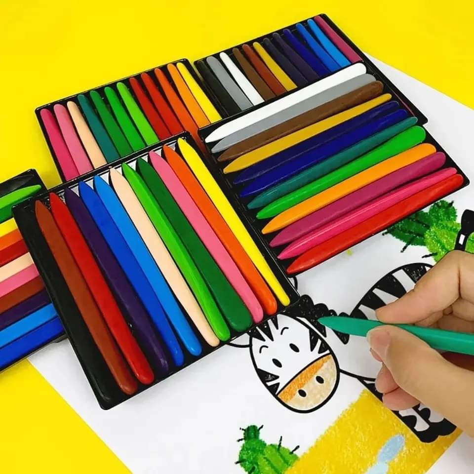 12 Pcs Plastic Crayons Set