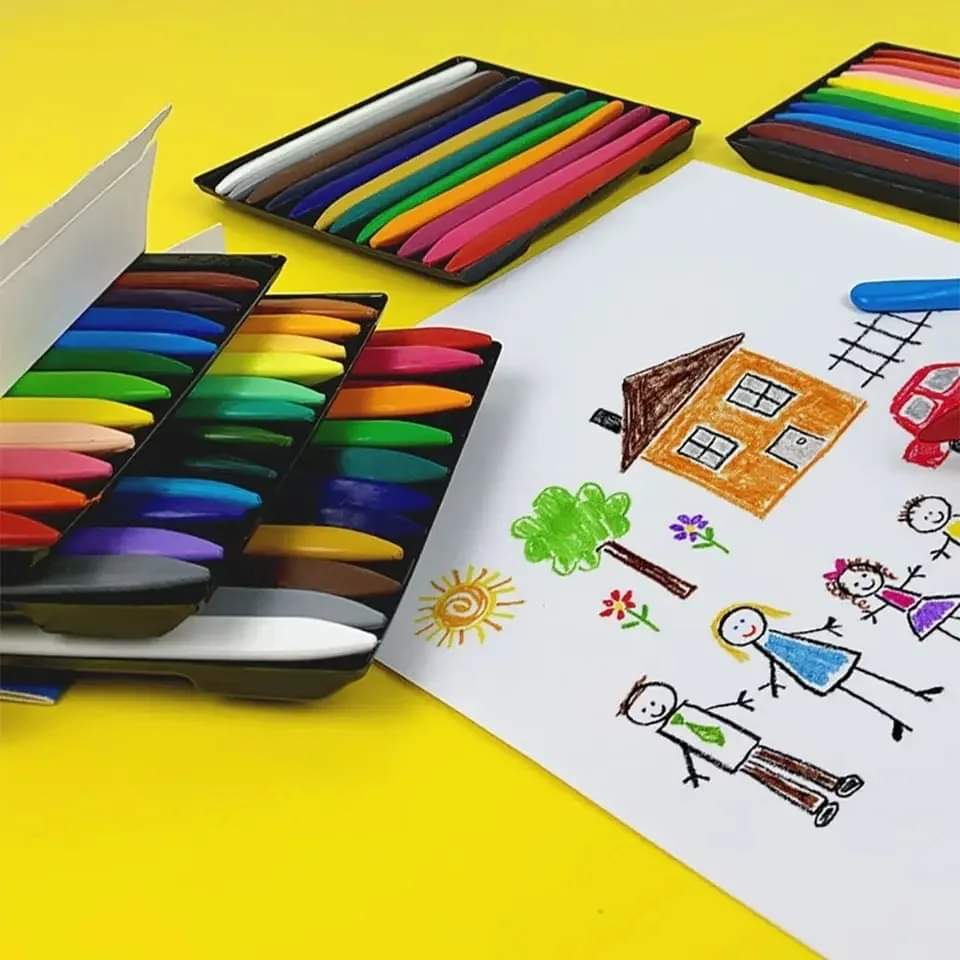 12 Pcs Plastic Crayons Set