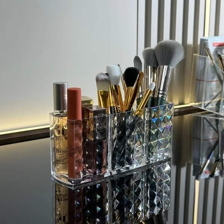 Luxury 3 Grid Acrylic Brush Holder