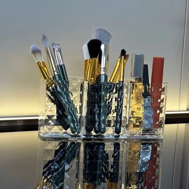 Luxury 3 Grid Acrylic Brush Holder