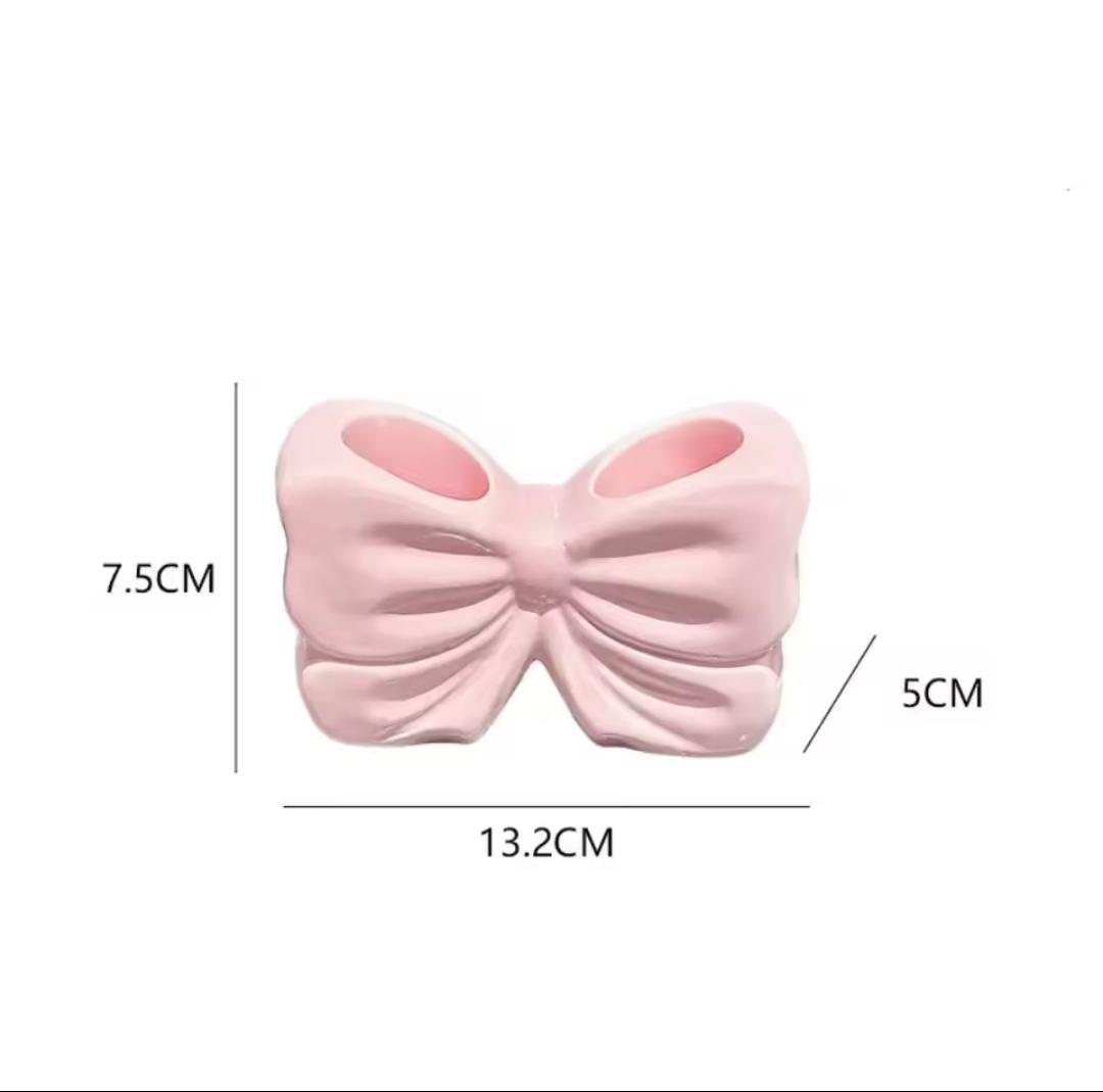 Multipurpose Bow Shaped Ceramic Desktop Storage Holder